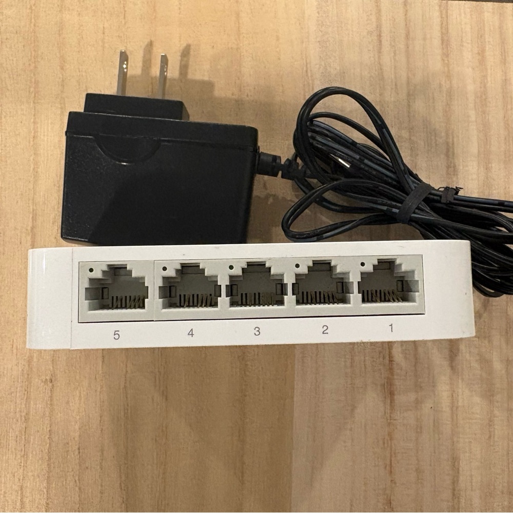 TP-Link Desk 5-Port Switch Model TL-SF1005D - Picture 2 of 5